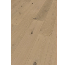 Verlegung von hellem Parkettboden aus Holz