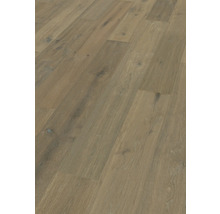 Verlegtes Laminat im Fischgrätmuster