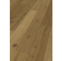 Nahaufnahme von verlegten Holzdielen als Bodenbelag.