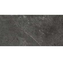 Nahaufnahme einer Bodenfliese in Steinoptik