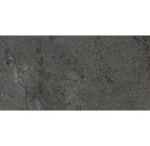 Nahaufnahme einer grauen Natursteinfliese mit rauer Textur.