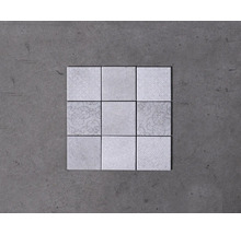 Neun graue Bodenfliesen mit unterschiedlichen Mustern