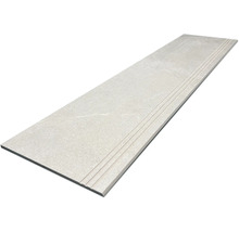 Trittstufe aus Feinsteinzeug mit strukturierten Rillen