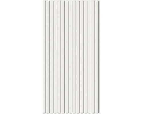 Weiße Paneele mit vertikalen Rillen