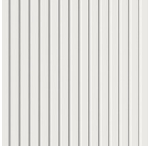 Helle Fassadenverkleidung mit vertikalen Profilen