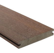Terrassendiele aus Holzverbundwerkstoff im Detail