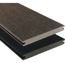 Zwei Terrassendielen aus Verbundmaterial mit Nut- und Feder-System