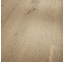 Nahaufnahme eines hellen Eichenparkettbodens.