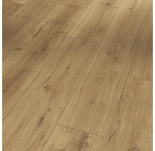 Verlegter Laminatboden mit Holzstruktur