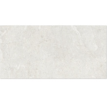 Helle Natursteinfliese mit matter Oberfläche