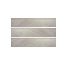 Drei graue Treppenfliesen