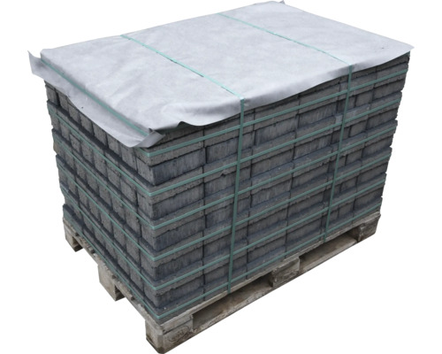 Palette mit Betonpflastersteinen, verpackt und zur Lieferung bereit