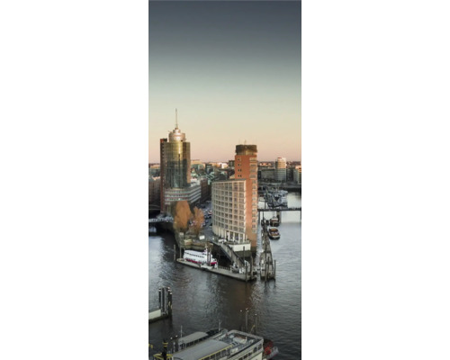 Ansicht von Gebäuden und einem Fluss in einer Stadt