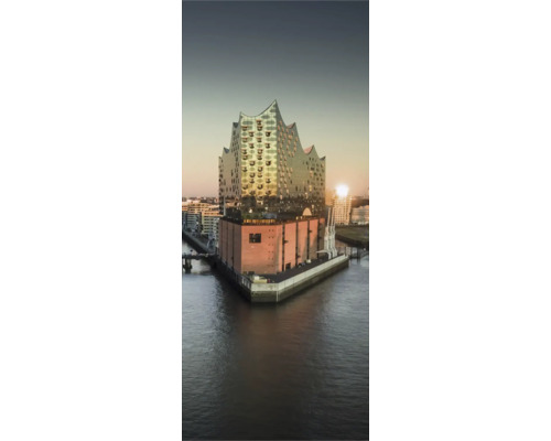 Elbphilharmonie Hamburg am Wasser
