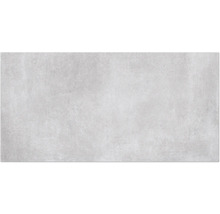 Helle, großformatige Feinsteinzeugfliese mit Betonoptik