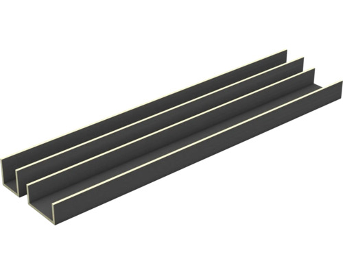 Drei Winkelprofile aus Stahl