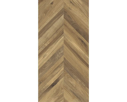 Helle Eichenholz-Parkettböden im Fischgrätenmuster