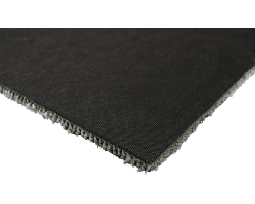 Nahaufnahme eines schwarzen Teppichstücks.