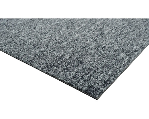 Detailaufnahme eines grauen Teppichs.