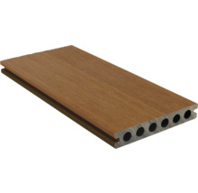 Terrassendiele aus Verbundmaterial mit Hohlkammern