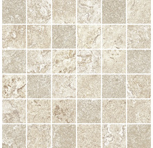 Quadratische Mosaikfliesen mit Marmoroptik