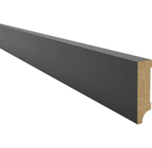 Sockelleiste aus Holz mit farbiger Oberfläche