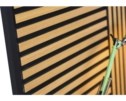 Akustikpaneel mit Holzlatten und Filz