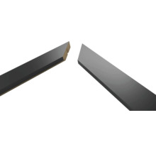 Zwei Sockelleisten aus Holz