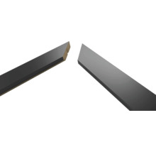 Zwei graue Holzleisten im Detail