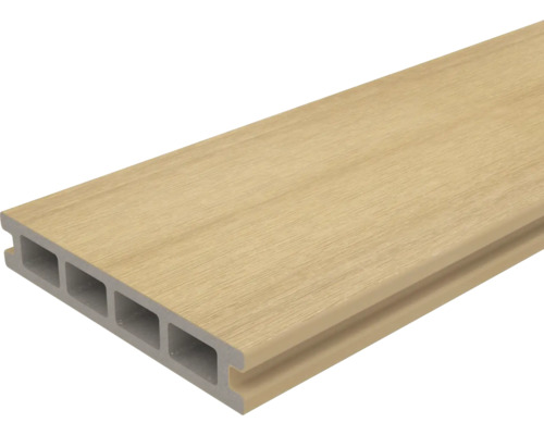 Terrassendiele aus Holzverbundwerkstoff mit Hohlkammerprofil