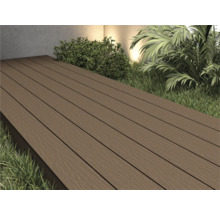 Terrassendielen aus Holzverbundwerkstoff im Außenbereich