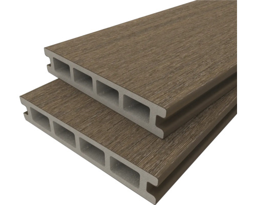 Zwei Terrassendielen aus Verbundmaterial