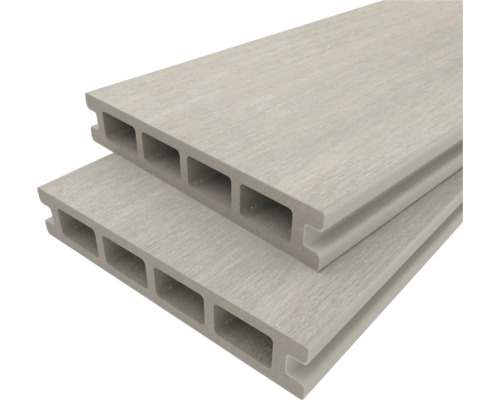 Zwei Terrassendielen aus Verbundmaterial