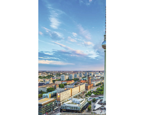 Luftaufnahme von Berlin mit dem Berliner Fernsehturm bei Tageslicht