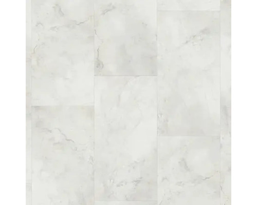 Nahaufnahme von Bodenfliesen mit Marmoroptik