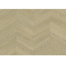 Bodenbelag mit Chevron-Muster in heller Eichenoptik und feiner Holzmaserung.