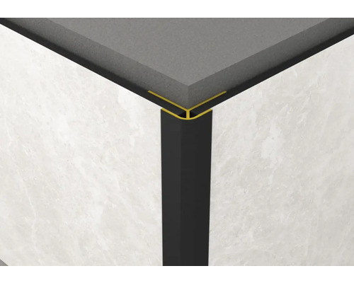 Ecke mit Fliesenschiene, Fliese und Sockelleiste