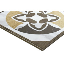 Dekorative Fliese mit floralem Muster