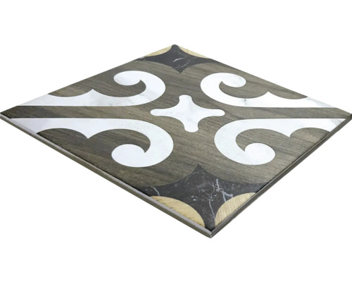 Dekorative Fliese mit Ornamentmuster