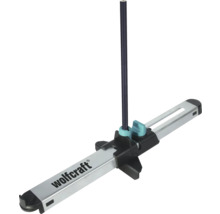 Wolfcraft Parallelanschlag und Markierungshilfe aus Aluminium und Kunststoff mit eingesetztem Bleistift.