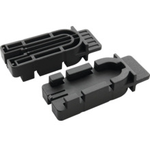 Zwei schwarze Montageelemente aus Kunststoff mit rechteckiger Form, Schlitzen und Führungsschienen für Möbel oder Fenster.