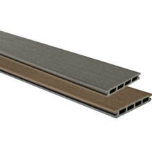 Zwei Terrassendielen aus Holzverbundwerkstoff mit Hohlkammern