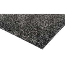 Detailansicht einer grauen Teppichfliese