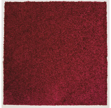 Detailansicht eines roten Teppichs mit Schlingenstruktur