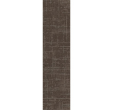 Brauner Teppichboden mit dezenter Linienstruktur und Schlingenoberfläche.