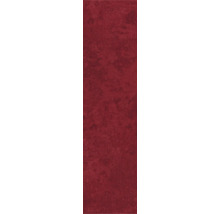 Roter Teppichboden mit strukturierter, melierter Oberfläche.