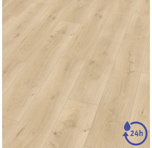 Laminatboden in heller Eichenoptik mit Holzmaserung, 24 Stunden wasserresistent.