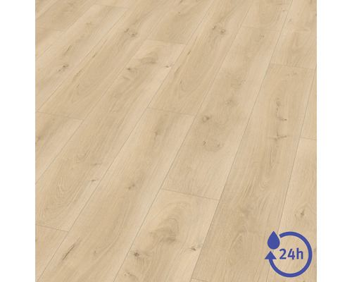 Laminatboden in heller Eichenoptik mit Holzmaserung, 24 Stunden wasserresistent.