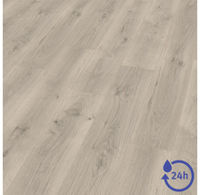 Laminatboden in Eichenoptik mit Maserung und 24 Stunden Spritzwasserschutz.