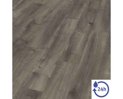 Laminatboden in dunkler Eichenoptik mit strukturierter Oberfläche und 24 Stunden Wasserresistenz.